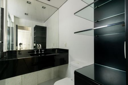 Apartamento à venda com 168m², 2 quartos e 3 vagasBanheiro da Suíte 1