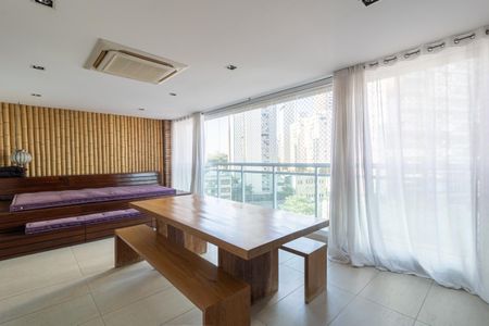 Apartamento à venda com 168m², 2 quartos e 3 vagasVaranda Sala de Jantar