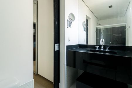 Apartamento à venda com 168m², 2 quartos e 3 vagasBanheiro da Suíte 1