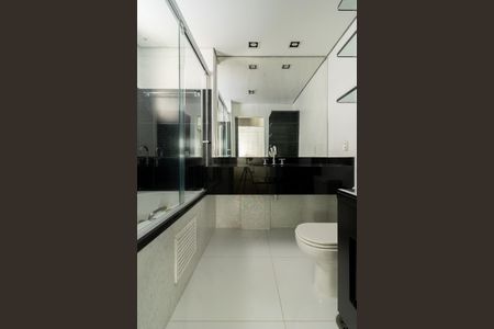 Apartamento à venda com 168m², 2 quartos e 3 vagasBanheiro da Suíte 1