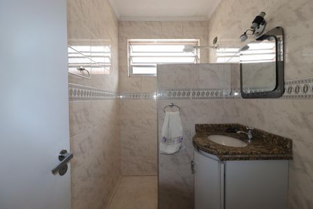 Casa para alugar com 207m², 3 quartos e 2 vagasBanheiro Social