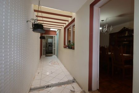 Casa para alugar com 207m², 3 quartos e 2 vagasCorredor externo