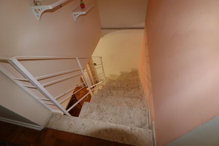 Casa para alugar com 207m², 3 quartos e 2 vagasEscada piso superior