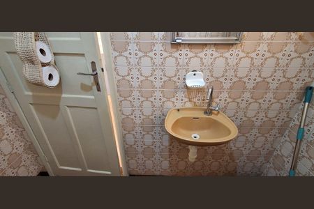 Casa à venda com 143m², 2 quartos e 1 vagaBanheiro de Serviço