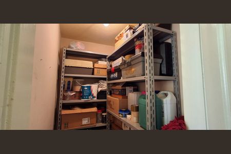 Casa à venda com 143m², 2 quartos e 1 vagaQuarto de Serviço