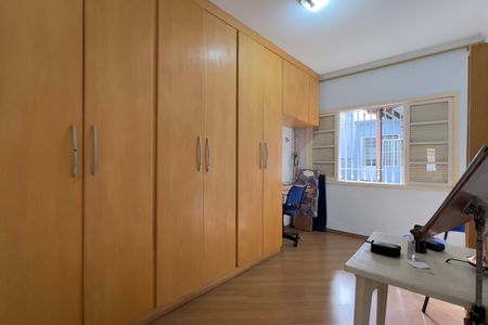 Casa à venda com 249m², 5 quartos e 4 vagas Casa à venda com 249m², 5 quartos e 4 vagasQuarto 1