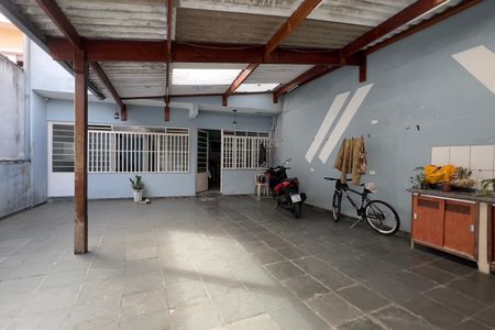 Casa à venda com 249m², 5 quartos e 4 vagas Casa à venda com 249m², 5 quartos e 4 vagasVista do Quarto 1