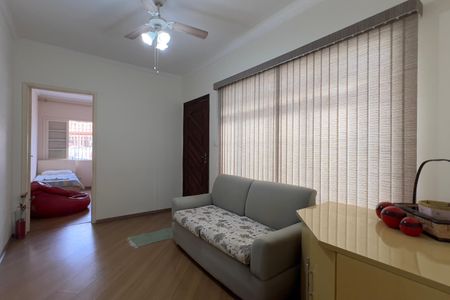 Casa à venda com 249m², 5 quartos e 4 vagas Casa à venda com 249m², 5 quartos e 4 vagasSala