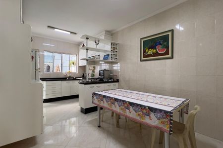 Casa à venda com 249m², 5 quartos e 4 vagas Casa à venda com 249m², 5 quartos e 4 vagasCozinha