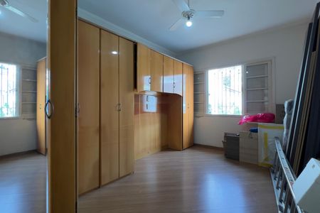 Casa à venda com 249m², 5 quartos e 4 vagas Casa à venda com 249m², 5 quartos e 4 vagasSuíte