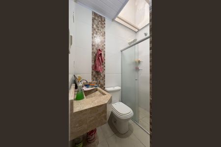 Casa à venda com 249m², 5 quartos e 4 vagas Casa à venda com 249m², 5 quartos e 4 vagasBanheiro 1