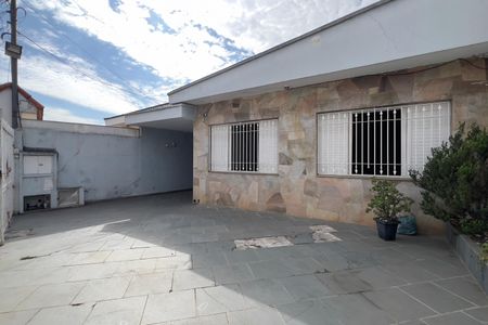 Casa à venda com 249m², 5 quartos e 4 vagas Casa à venda com 249m², 5 quartos e 4 vagasGaragem