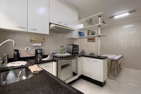 Casa à venda com 249m², 5 quartos e 4 vagas Casa à venda com 249m², 5 quartos e 4 vagasCozinha