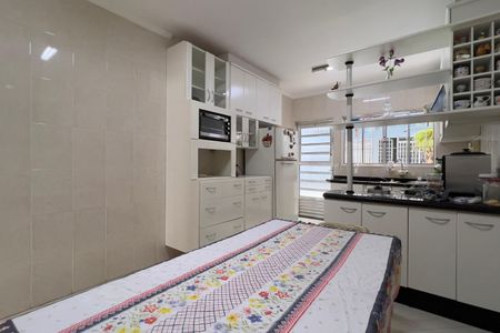 Casa à venda com 249m², 5 quartos e 4 vagas Casa à venda com 249m², 5 quartos e 4 vagasCozinha