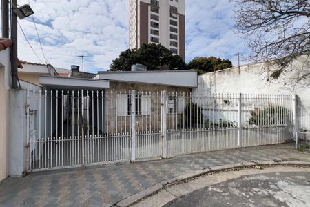 Casa à venda com 249m², 5 quartos e 4 vagas Casa à venda com 249m², 5 quartos e 4 vagasFachada