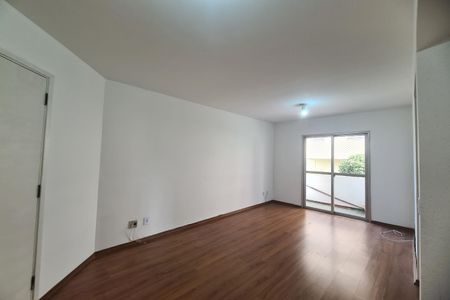 Apartamento à venda com 57m², 2 quartos e 1 vaga Apartamento à venda com 57m², 2 quartos e 1 vagaSala