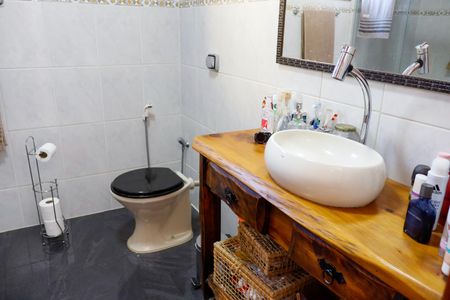 Casa à venda com 150m², 3 quartos e 3 vagasBanheiro da Suíte 1