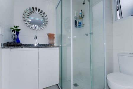 Apartamento à venda com 75m², 2 quartos e 2 vagas Apartamento à venda com 75m², 2 quartos e 2 vagasBanheiro