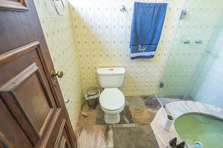 Casa à venda com 2000m², 4 quartos e 4 vagas Casa à venda com 2000m², 4 quartos e 4 vagasSuíte 03 Banheiro