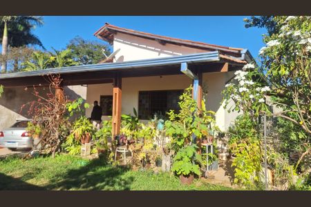 Casa à venda com 2000m², 4 quartos e 4 vagas Casa à venda com 2000m², 4 quartos e 4 vagasQuintal