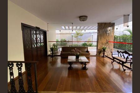 Apartamento à venda com 251m², 3 quartos e 2 vagasHall social