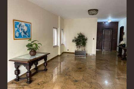 Apartamento à venda com 251m², 3 quartos e 2 vagasHall social