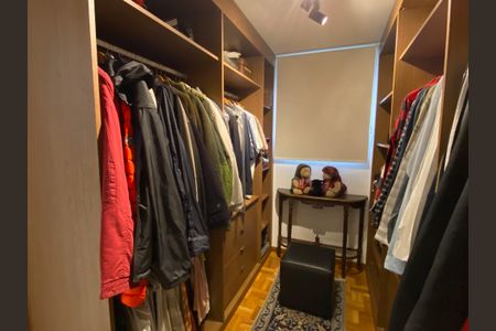 Apartamento à venda com 251m², 3 quartos e 2 vagasCloset da suíte 4