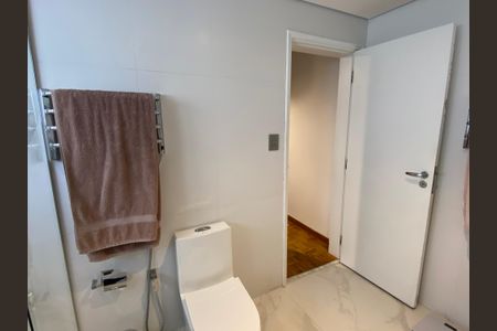 Apartamento à venda com 251m², 3 quartos e 2 vagasBanheiro da Suíte 4