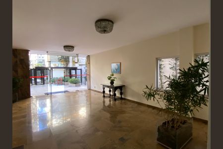 Apartamento à venda com 251m², 3 quartos e 2 vagasHall social