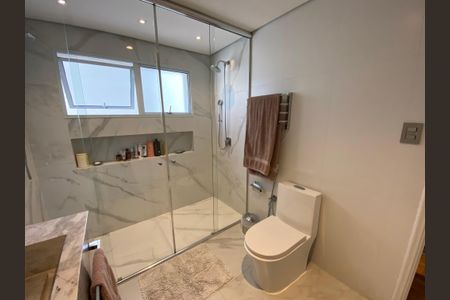 Apartamento à venda com 251m², 3 quartos e 2 vagasBanheiro da Suíte 4