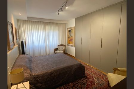 Apartamento à venda com 251m², 3 quartos e 2 vagasQuarto 2