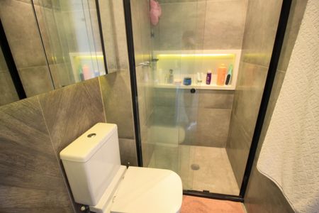 Apartamento à venda com 67m², 2 quartos e 1 vaga Apartamento à venda com 67m², 2 quartos e 1 vagaBanheiro Social