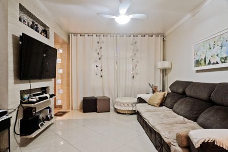 Casa à venda com 100m², 3 quartos e 2 vagas Casa à venda com 100m², 3 quartos e 2 vagasSala