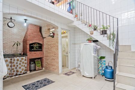 Casa à venda com 100m², 3 quartos e 2 vagas Casa à venda com 100m², 3 quartos e 2 vagasÁrea externa