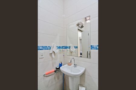 Casa à venda com 100m², 3 quartos e 2 vagas Casa à venda com 100m², 3 quartos e 2 vagasBanheiro