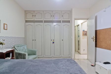 Casa à venda com 100m², 3 quartos e 2 vagas Casa à venda com 100m², 3 quartos e 2 vagasSuíte