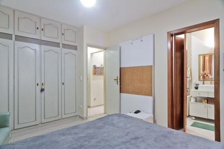 Casa à venda com 100m², 3 quartos e 2 vagas Casa à venda com 100m², 3 quartos e 2 vagasSuíte