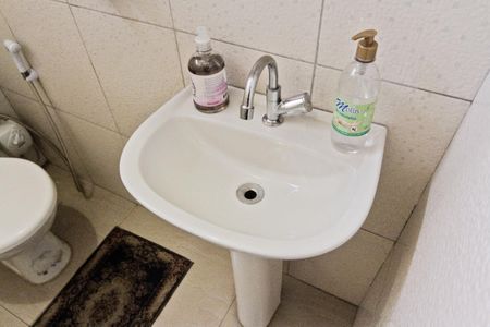 Casa à venda com 100m², 3 quartos e 2 vagas Casa à venda com 100m², 3 quartos e 2 vagasBanheiro de Serviço