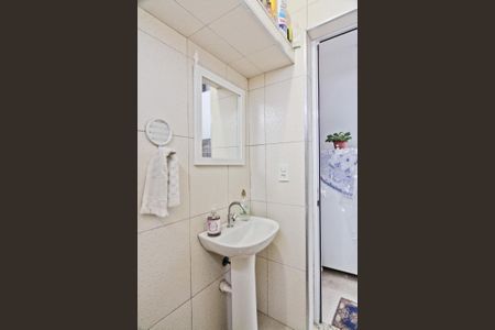 Casa à venda com 100m², 3 quartos e 2 vagas Casa à venda com 100m², 3 quartos e 2 vagasBanheiro de Serviço