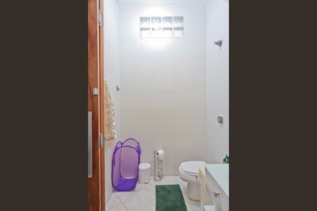 Casa à venda com 100m², 3 quartos e 2 vagas Casa à venda com 100m², 3 quartos e 2 vagasBanheiro da Suíte