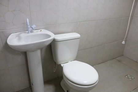 Casa para alugar com 45m², 1 quarto e sem vaga Casa para alugar com 45m², 1 quarto e sem vagaBanheiro Social