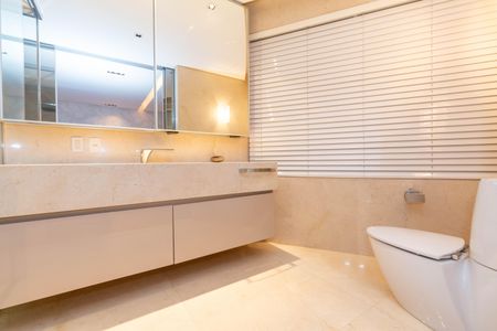 Apartamento à venda com 470m², 3 quartos e 7 vagasBanheiro da Suíte 2
