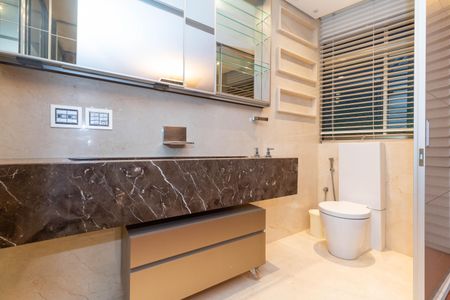 Apartamento à venda com 470m², 3 quartos e 7 vagasBanheiro da Suíte 3