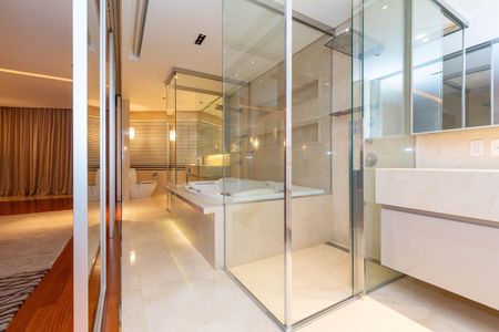 Apartamento à venda com 470m², 3 quartos e 7 vagasBanheiro da Suíte 2