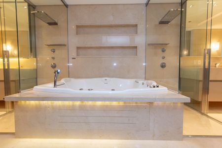 Apartamento à venda com 470m², 3 quartos e 7 vagasBanheiro da Suíte 2