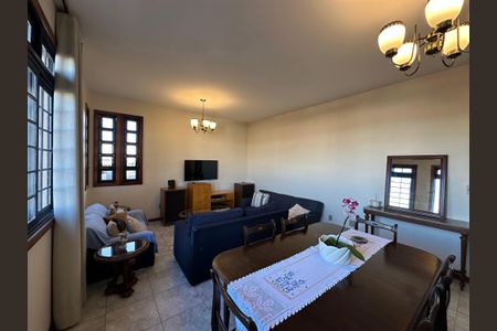 Casa à venda com 270m², 3 quartos e 5 vagas