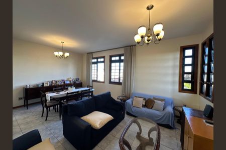 Casa à venda com 270m², 3 quartos e 5 vagas