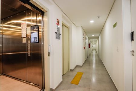 Apartamento à venda com 39m², 2 quartos e sem vaga Apartamento à venda com 39m², 2 quartos e sem vagaHall Social