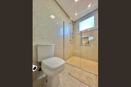 Apartamento à venda com 139m², 3 quartos e 2 vagasBanheiro da Suíte 2 e 3