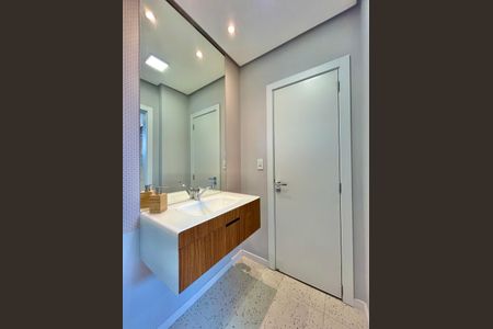 Apartamento à venda com 139m², 3 quartos e 2 vagasBanheiro da Suíte 2 e 3